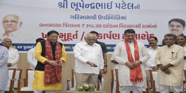 मुख्यमंत्री ने बनासकांठा जिले को 358.37 करोड़ रुपये के विकास कार्यों की दी सौगात