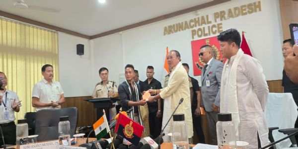 यूनाइटेड तानी आर्मी के दो युवकों ने किया आत्मसमर्पण