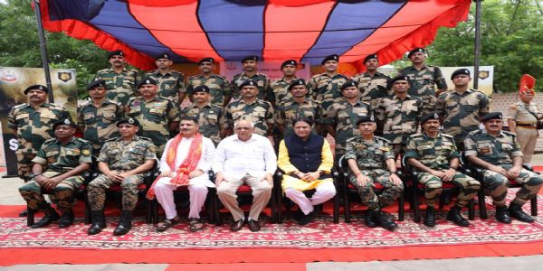 मुख्यमंत्री ने बनासकांठा के नडाबेट में बीएसएफ के जवानों से किया संवाद