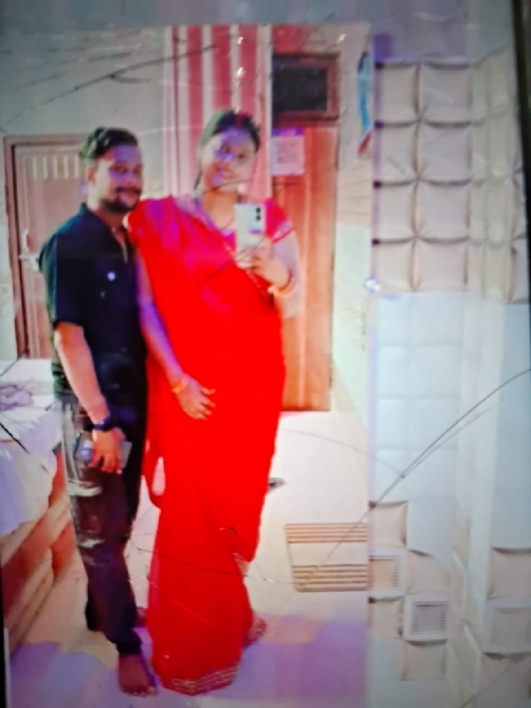महिला गुनगुन के साथ मृतक युवक लखन