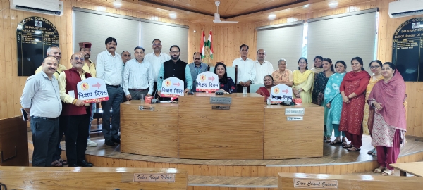 कार्यशाला में मौजूद नगर निगम महापौर और अन्य।