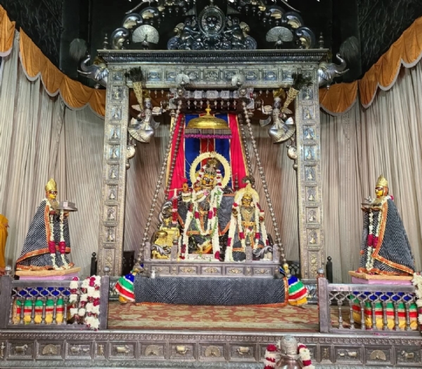 हरियाली अमावस्या: गोविंद देवजी मंदिर में सजी झूला झांकी