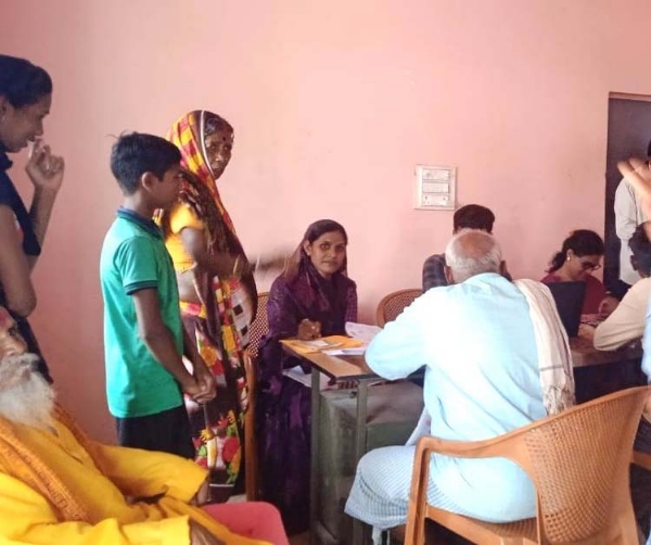 अटल डिजिटल सुविधा केंद्र से लाेगाें काे मिल रही सुविधा