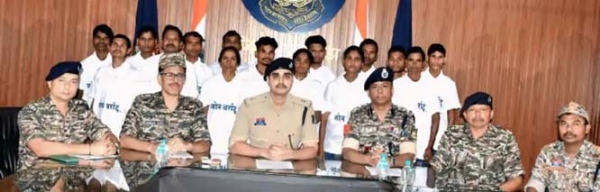 67 नक्सलियों ने किया आत्मसमर्पण