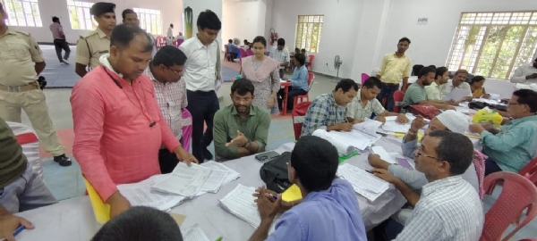 अररिया फोटो:डीएम निरीक्षण करते