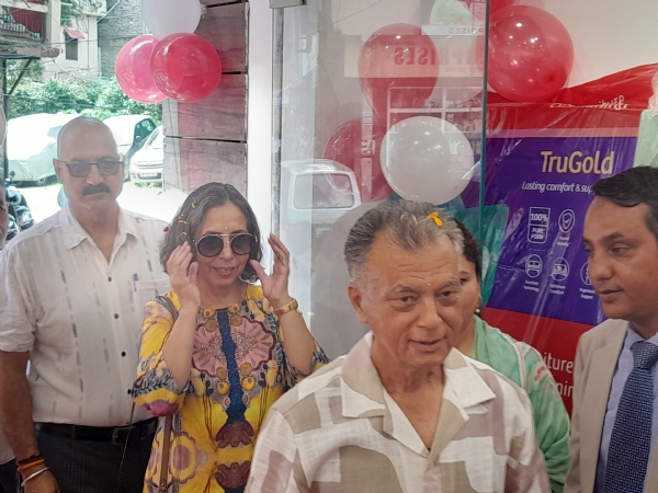 कर्लऑन शोरूम के उदघाटन अवसर पर विधायक अनिल शर्मा।