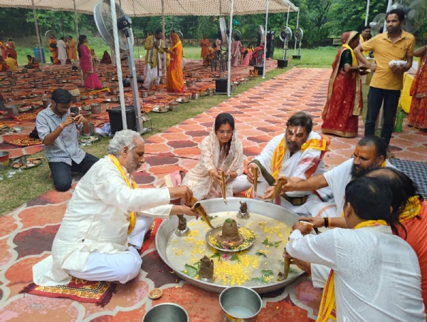 विश्व जन कल्याण के लिए हुई पार्थिव शिवलिंग पूजा
