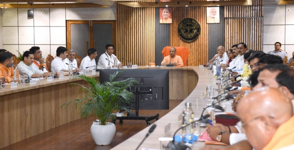 विधानसभावार कार्ययोजना और भावी सड़क प्रस्तावों को एक-एक कर समझा सीएम ने*