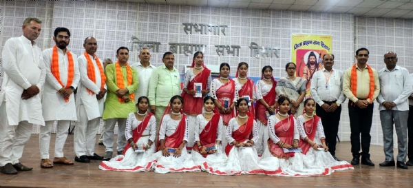 भाविप के कार्यक्रम में उपस्थित पदाधिकारी व अतिथि।