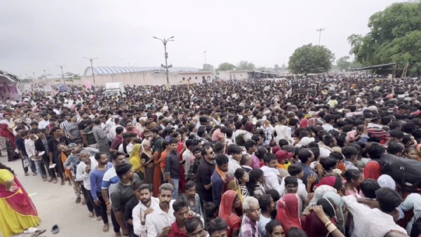 चित्तौड़गढ़ जिले के श्री सांवलियाजी मंदिर में दर्शन के लिए उमड़े श्रद्धालु।