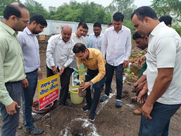 अशोकनगर: पहली ऐसी वाटिका जो नक्षत्र, ग्रह एवं राशि आधारित पौधों से हुई तैयार