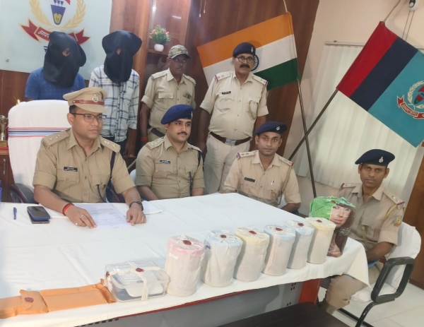 जानकारी देते एसपी