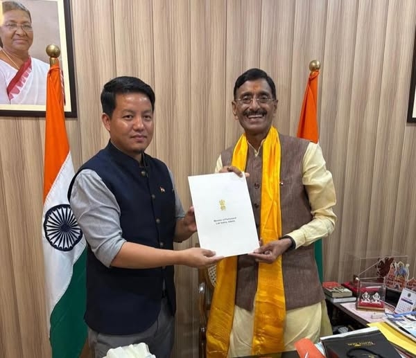 सांसद सुब्बाले उत्तर सिक्किमको लागि वैकल्पिक राजमार्ग निर्माणमा तीव्रता ल्याउन रक्षा राज्यमन्त्रीलाई हस्तक्षेप गर्न अनुरोध गरे