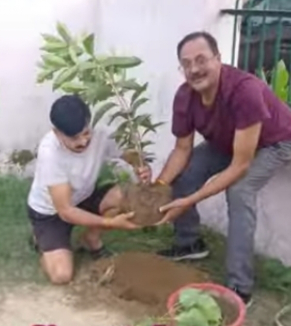 पेड़ लगाते रामप्रताप