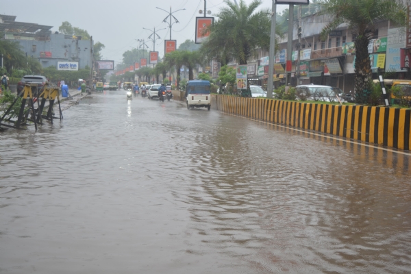 बारिश का छायाचित्र।