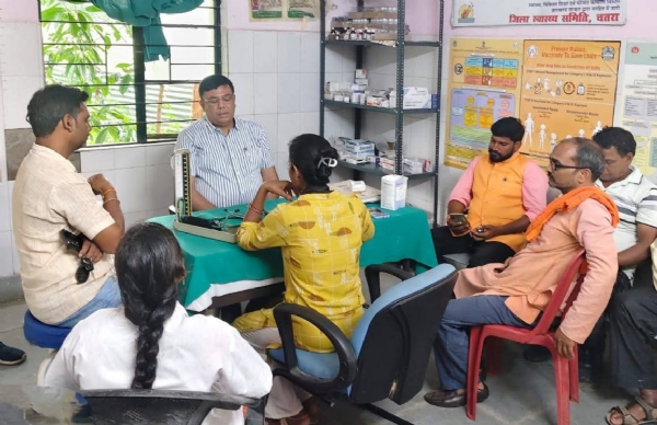 निरीक्षण करते