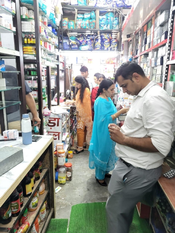 मेडिकल स्टोर का निरीक्षण