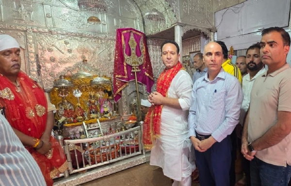 सुनील शर्मा ने मचैल माता मंदिर में मत्था टेका