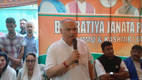 भाजपा ने श्रीनगर के चर्च लेन में नवनियुक्त प्रदेश पदाधिकारियों के लिए सम्मान समारोह आयोजित किया