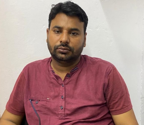 गिरफ्तार लेखपाल विवेक मिश्र।