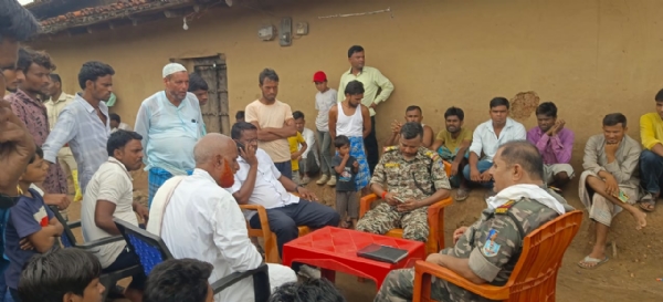 घटनास्थल पर लगी भीड़