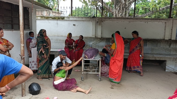 रोते बिलखते परिजन