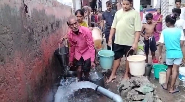 समरसेबल का बहता पानी