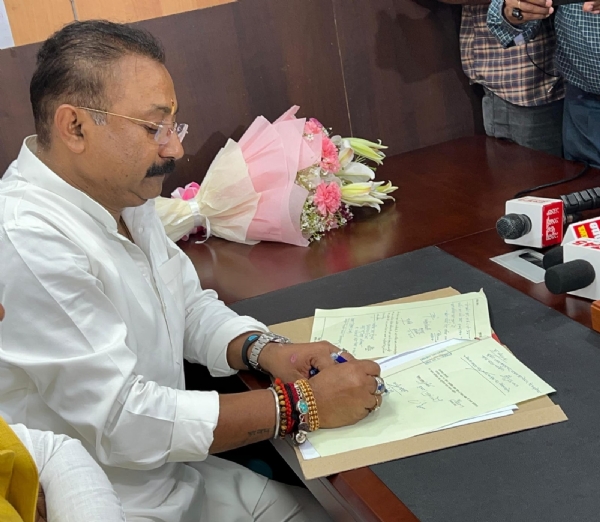 ग्रामीण कार्य विभाग के मंत्री अशोक चौधरी की फोटो
