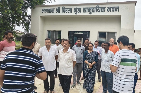 उप मुख्यमंत्री शुक्ल ने बिरसा मुण्डा सामुदायिक भवन के निर्माण कार्य का किया निरीक्षण
