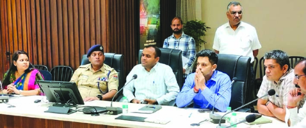 बैठक के दौरान