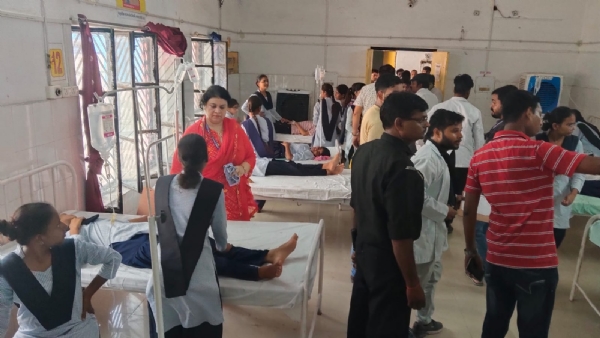 नवोदय विद्यालय में 20 से अधिक बच्चे बीमार, 2 छात्राएं मेडिकल कॉलेज रेफर