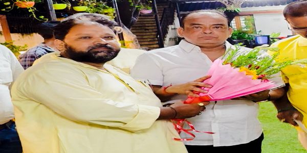 सदर अस्पताल के सम्मानित होने पर संघ ने मंत्री को दी बधाई