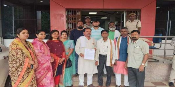 भाजपा के वरिष्ठ नेता से 40 लाख की ठगी व आर्थिक अपराधों की गहन जांच हेतु कांग्रेस ने साैंपा ज्ञापन
