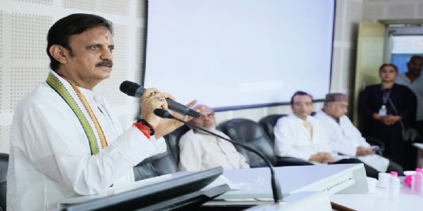 हिन्दी माध्यम से एमबीबीएस की पढ़ाई से मरीजों के इलाज में होगी सुगमता: उप मुख्यमंत्री शुक्ल