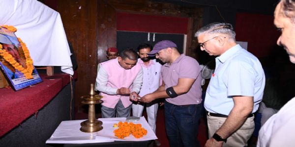 युवा पीढ़ी सुमन जी के आदर्शों और संघर्षों से ले प्रेरणा: डीएम