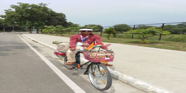 तुलसीराम ने समाज के लिए साइकिल यात्रा से दिया नशामुक्ति का संदेश
