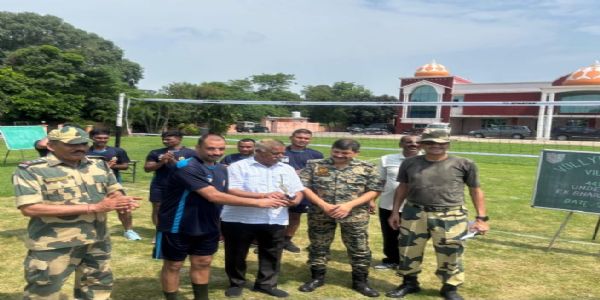 बीएसएफ द्वारा सीमावर्ती गाँव गजनसू में वॉलीबॉल प्रतियोगिता का आयोजन
