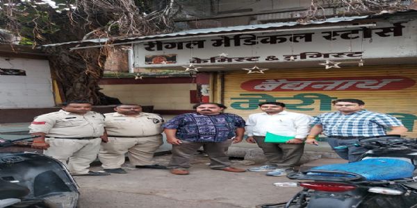 कोडीन युक्त सीरप के अवैध रूप से विक्रय किये जाने पर दुकान को किया गया सील