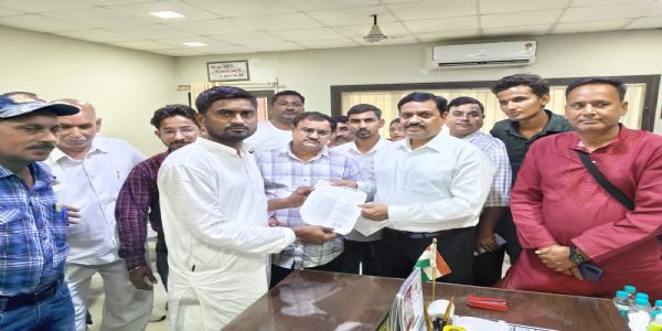 फफूंद में सामुदायिक स्वास्थ्य केंद्र की मांग फिर उठी, जिलाधिकारी को सौंपा गया ज्ञापन