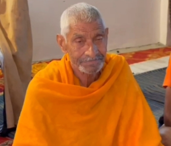 77 व 71 वर्षीय बुजुर्ग कावड़ियों ने हरिद्वार से पैदल चलकर पूरी की कावड़ यात्रा