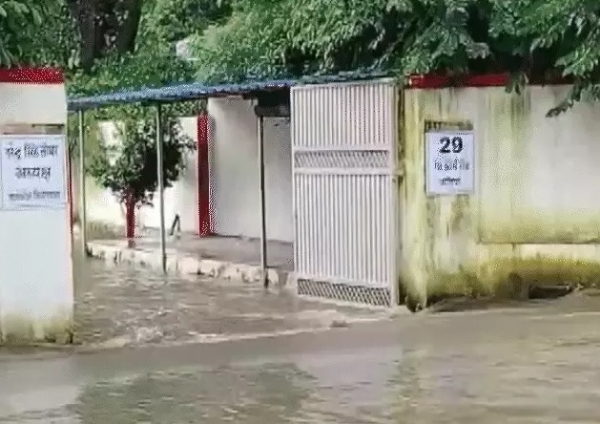 विधानसभा अध्यक्ष नरेंद्र सिंह तोमर के सरकारी बंगले में पानी भरा