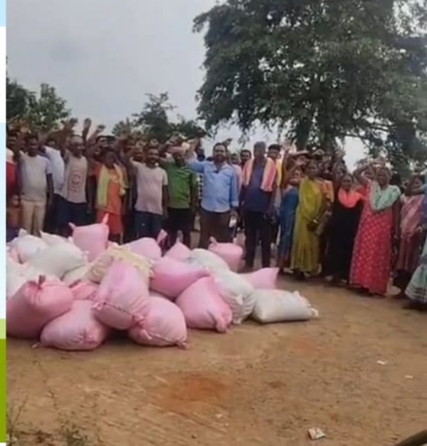 ग्रामीणों द्वारा पकड़ा गया चावल