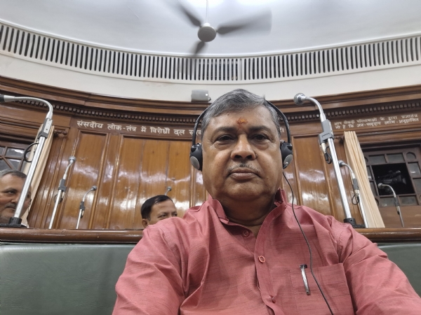 सदन में विधायक खेमका