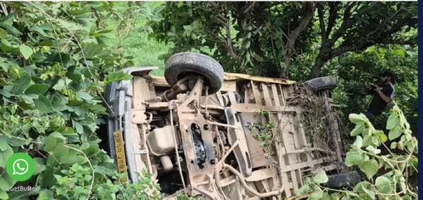 School van fell into a ditch in Kathua, a major accident was averted, questions raised on the negligence of the traffic department