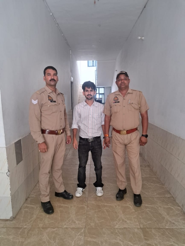 गंदगी पैदा करने वाली घृणित और गालियों से भरी वीडियो बनाने का आरोपित यूट्यूबर आमिर पुलिस गिरफ्त में।