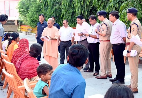 गाेरखपुर जतना दर्शन में सुनीं समस्याएं