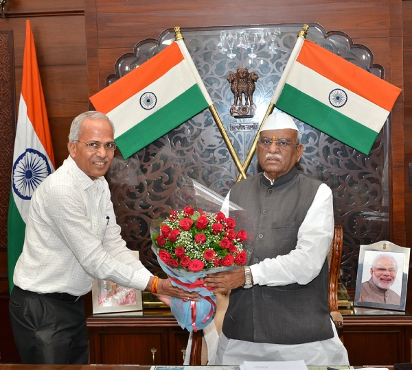 राज्यपाल से नव नियुक्त कुलगुरु प्रोफेसर सुरेश कुमार अग्रवाल ने की शिष्टाचार भेंट