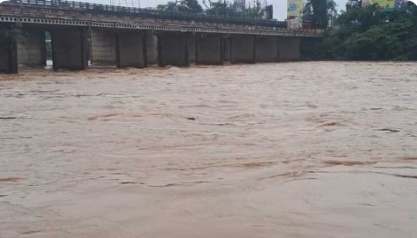 स्वर्ण रेखा नदी का बढ़ा जलस्तर