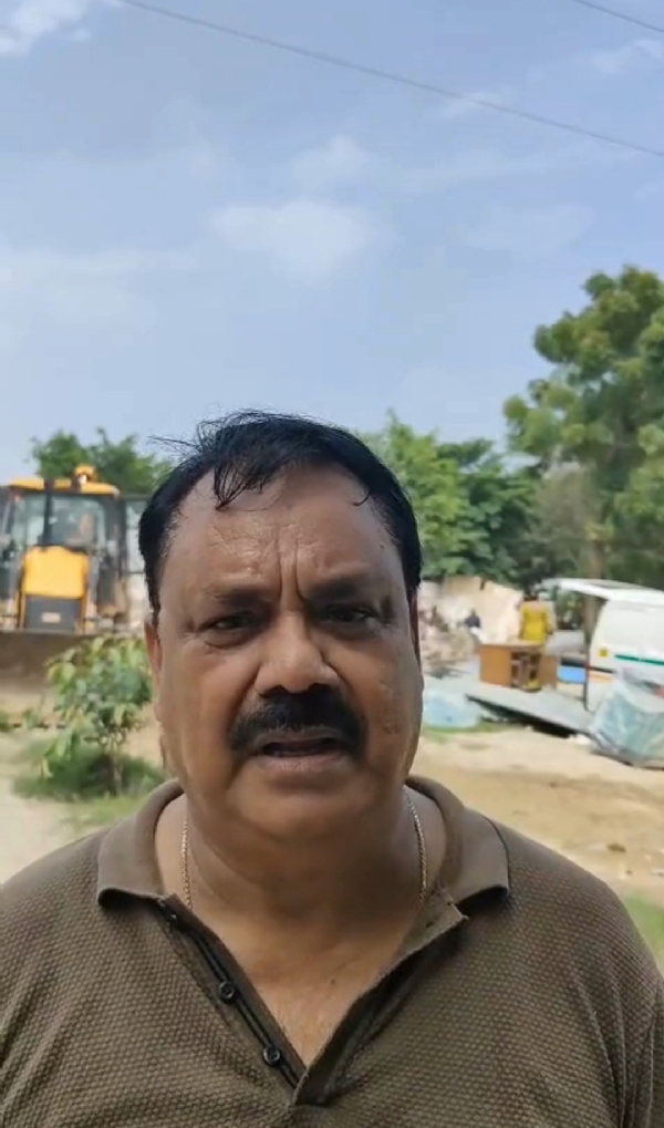 करवाई की जानकारी देते जीएम एके सिंह