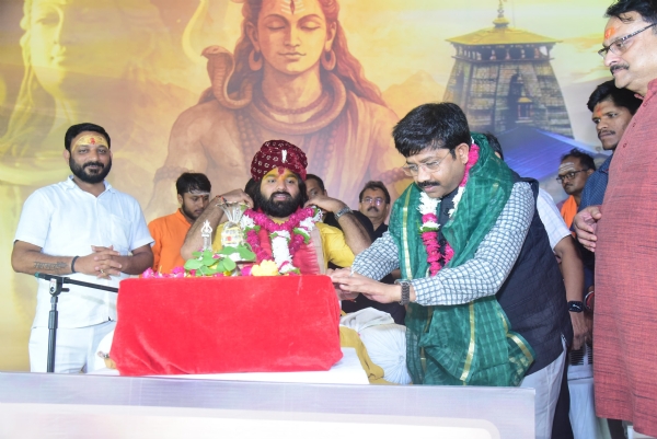 उत्तर प्रदेश सरकार के कैबिनेट मंत्री नंद गोपाल गुप्ता का छाया चित्र
